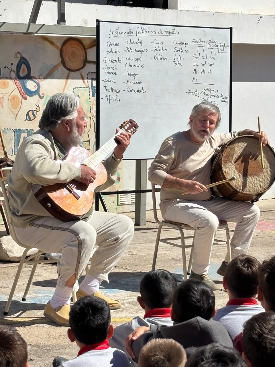 Así vivimos la Charla-Taller de Instrumentos Musicales Folklóricos